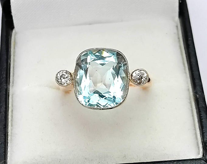 Vintage cushion cut aquamarine and diamond 18K gold ring