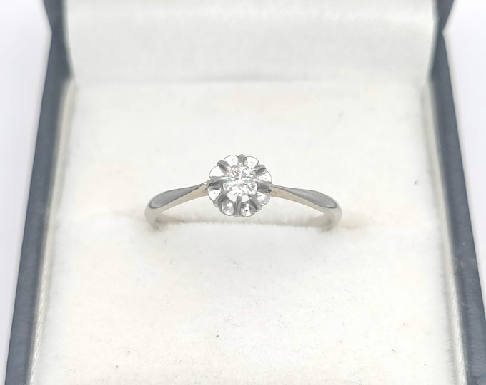Vintage 18K gold diamond solitaire ring