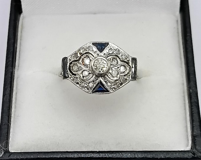 Art deco octogonal diamond and sapphire 18K gold ring