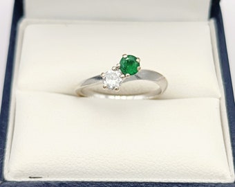 Vintage 18K gold crossover ring with diamond and emerald