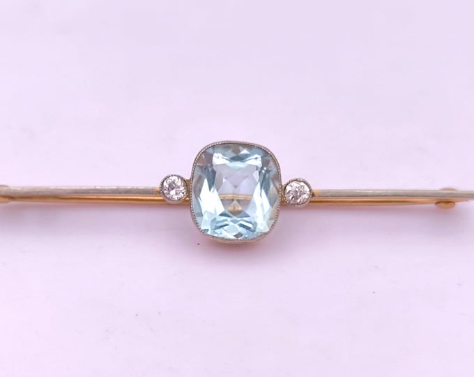 Art deco aquamarine and diamond 18K gold bar brooch