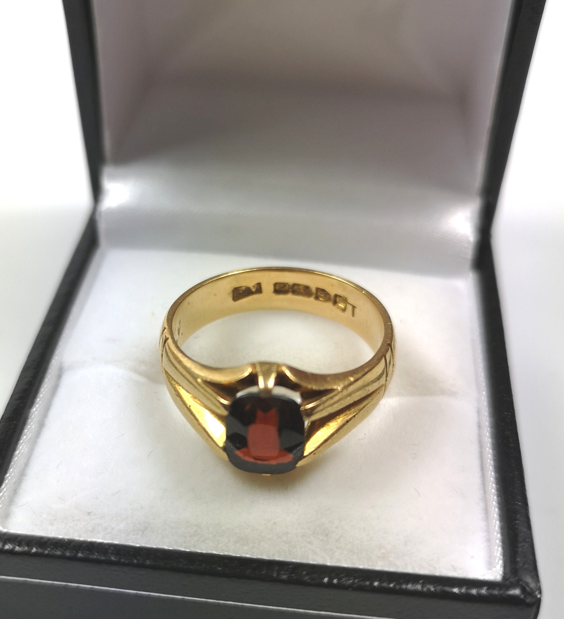 ring in 18K gold with hallmark Chester 1913 Edward Vaughton