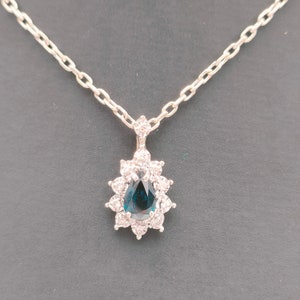 Vintage 18K gold sapphire & diamond cluster pendant with chain
