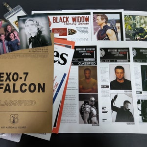 Avengers S.H.I.E.L.D. Secret File Falcon Hulk Iron Man Black Widow Hawkeye Ant-Man Oggetti di scena in carta Oggetti di scena per film