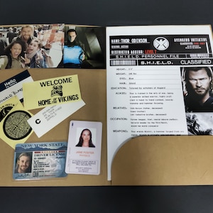 ソーファイル ミョルニル S.H.I.E.L.D. シークレットファイル 紙製小道具 映画用小道具