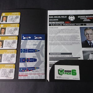 Les agents du S.H.I.E.L.D. Dossiers secrets et cartes d'identité Accessoires en papier Accessoires de films pour séries télévisées