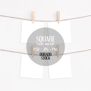 Maqueta de juego de tarjetas cuadradas con pinzas para la ropa
