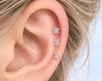 Tiny Flower Titanium Cartilage Piercing Earring 16G 20G — Helix Tragus Conch Rook Stud