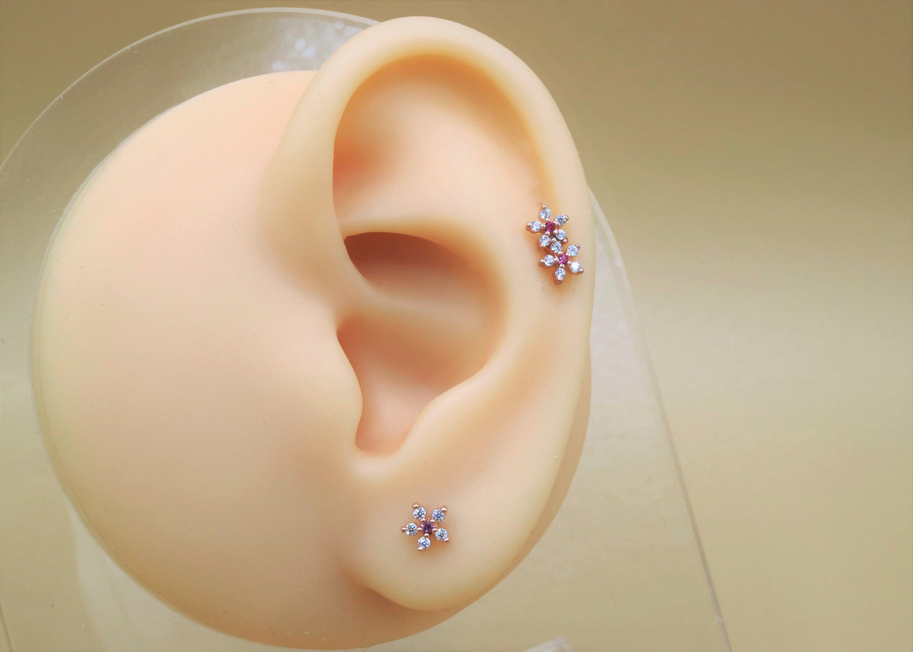 Boucles D'oreille Zircone Mini Fleur - Barre 4mm Pour Cartilage/tragus - Neuf Sans Emballage