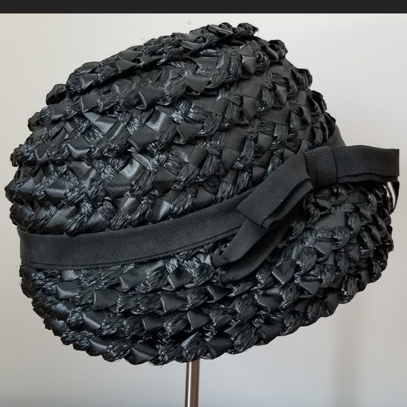 black straw bucket hat