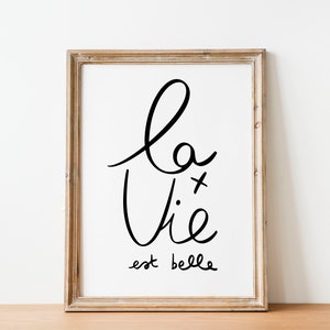 La Vie Est Belle Print, Life Is Beautiful Print, Frans citaat, motiverend positief citaat, typografie print, inspirerende muur, decor van het huis