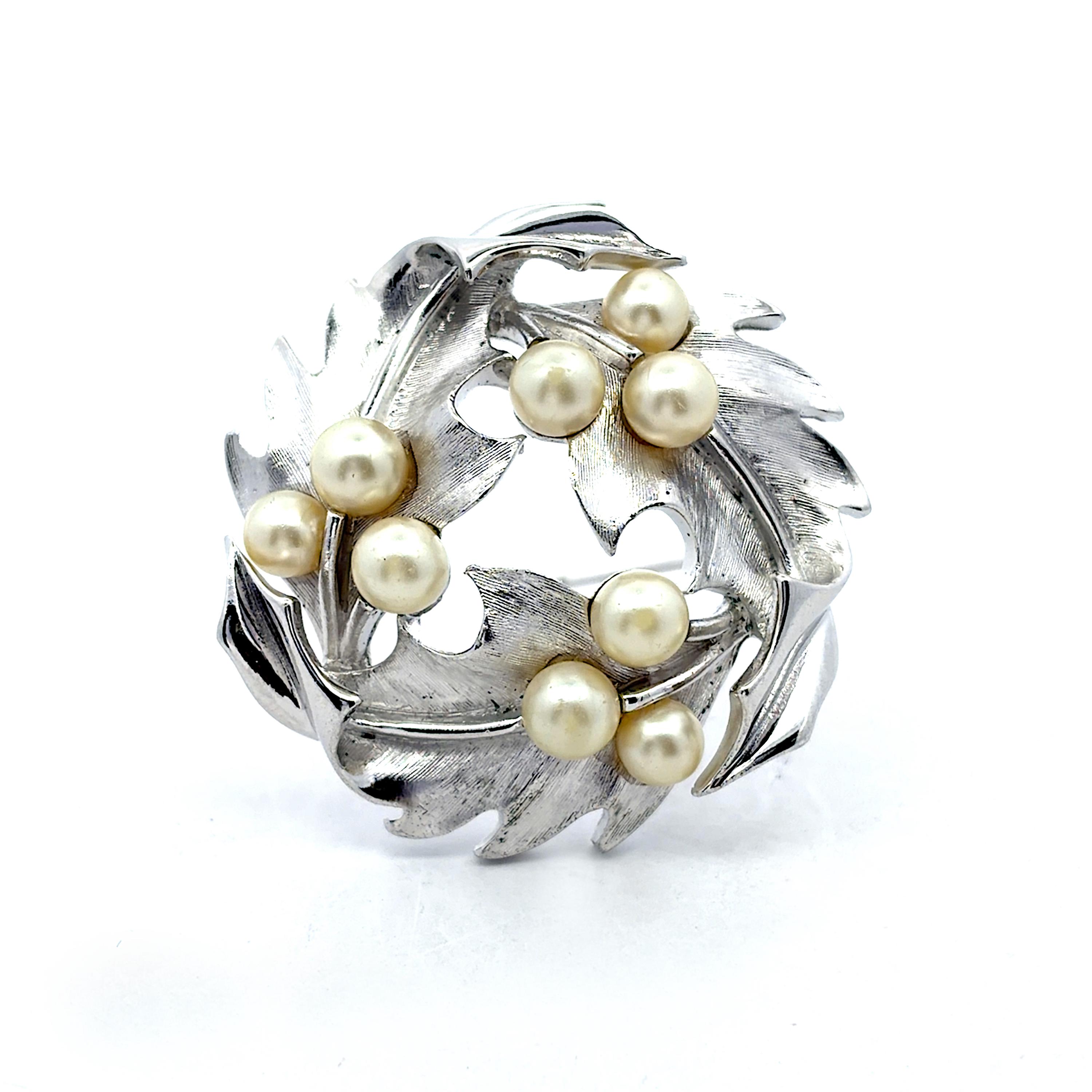 Vintage Trifari Brooches - Etsy