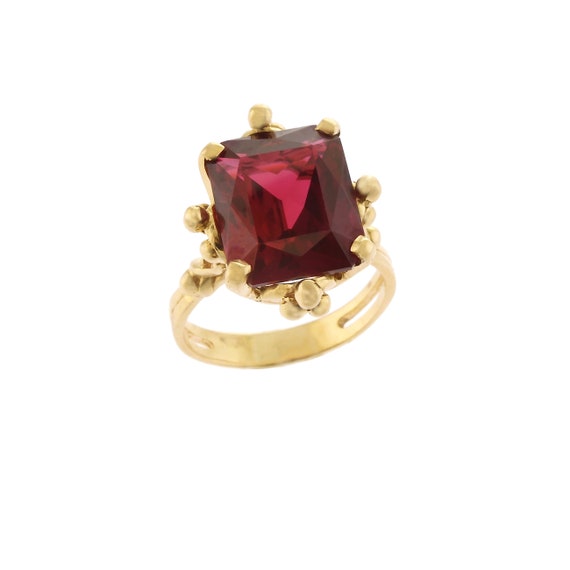 Retro-Style Synthetic Ruby Ring in 18k Yellow Gold