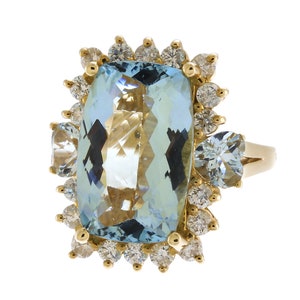 Dazzling Sky-Blue Aquamarine and Diamond Ring in 14k Yellow gold