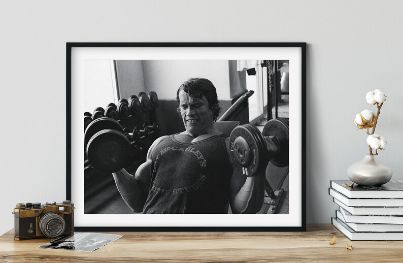 Arnold Schwarzenegger Training In Gold/'s Gym Wall Art Home Decor Gicl\u00e9e Photo Portrait Celebrity Poster Print Canvas Art Print