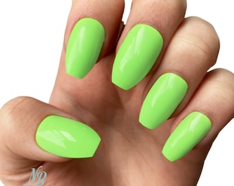 Green Press on Nails / Gel Polish / Reusable Custom Nails / Glue On Nails / Stick On Nails / Fake Nails /  Nails with Designs / False Nails