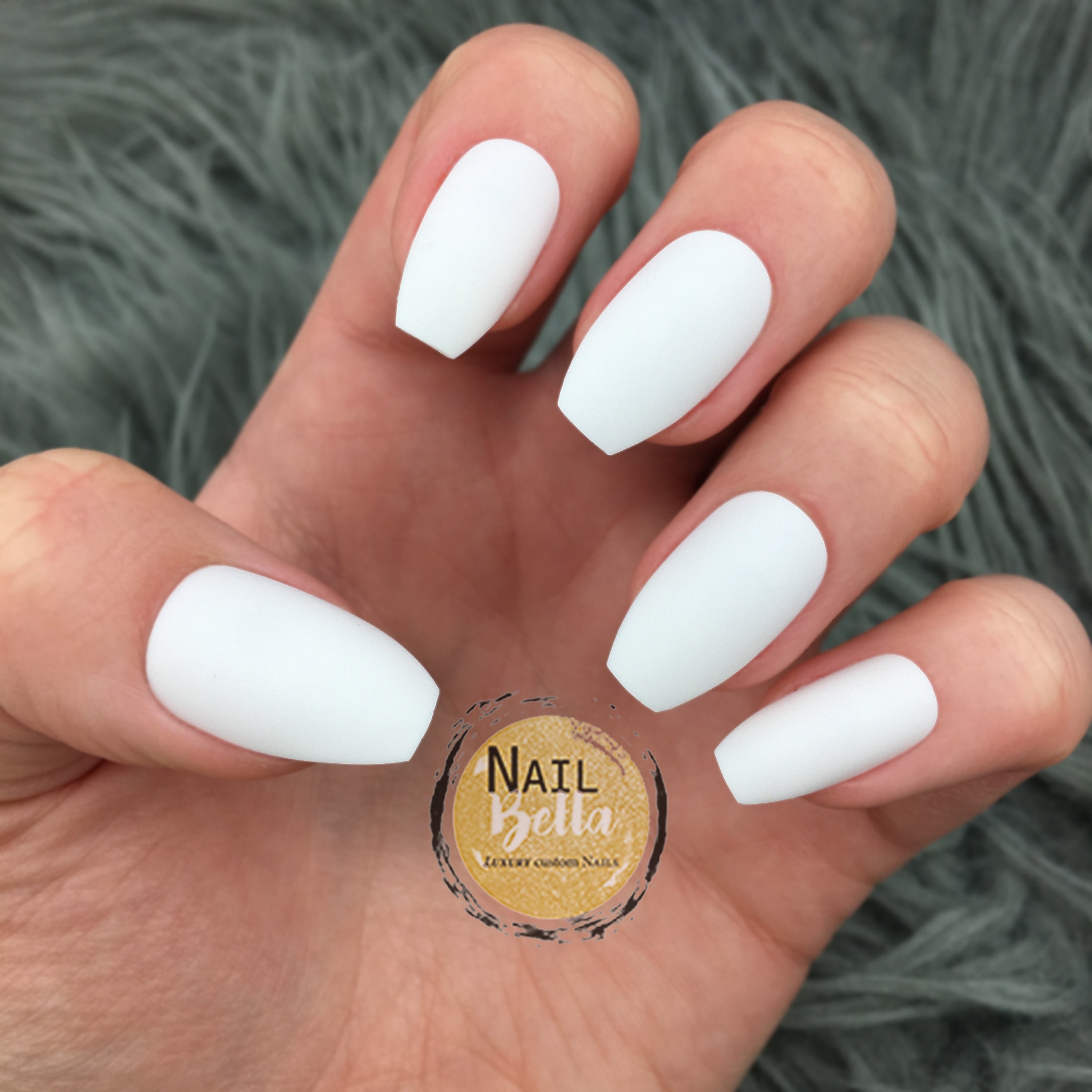 off white short nails