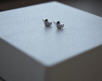 Heart Stud Oorbellen, Tiny Heart Studs, Sterling Zilveren Mini Oorbellen, Heart Studs, Kleine zilveren studs