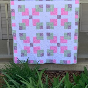 Pink Posies Throw quilt