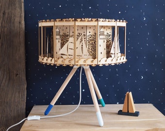 Nautische Tischlampe, Hölzernes Leuchtturm-Karusselllicht, Ozean-Thema-Kinderzimmerdekor.