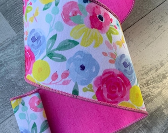 Cinta con alambre de rosas de acuarela: flores rosas, azules y amarillas - 4” x 10 yardas
