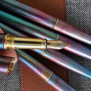 Handmade resin fountain pen in unique rainbow design with iridium tip and screw cap incl. ink converter