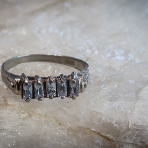Vintage 925 Solid Sterling Silver Ring With Carved 