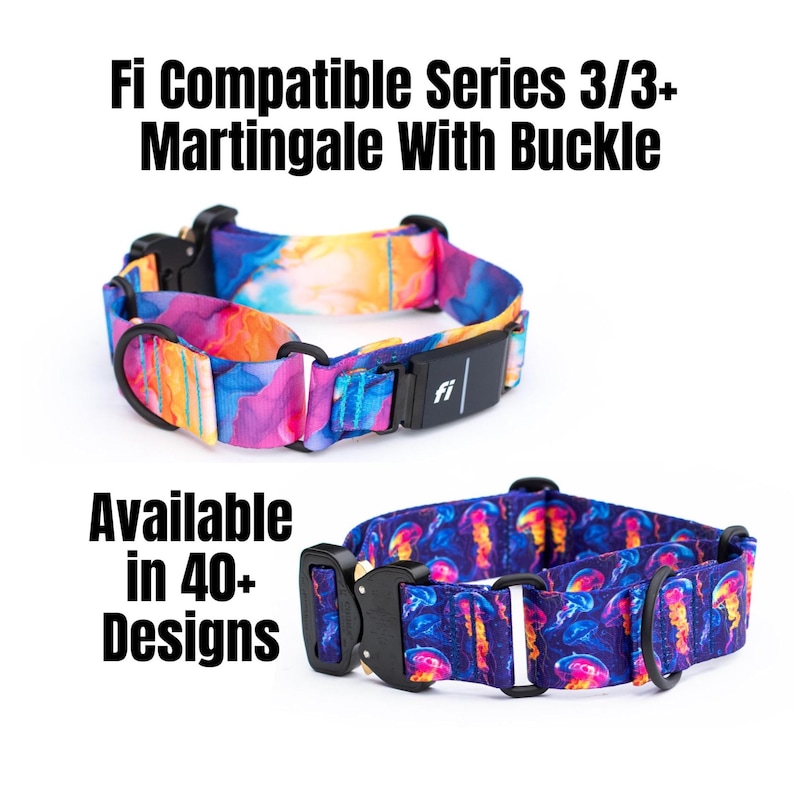 Puede incluir: Dos collares para perros Martingale Fi Compatible Series 3/3+ con hebillas. Uno presenta un dise&ntilde;o tie-dye colorido, y el otro tiene un fondo azul con medusas. Tambi&eacute;n se ve el texto "Available in 40+ Designs".