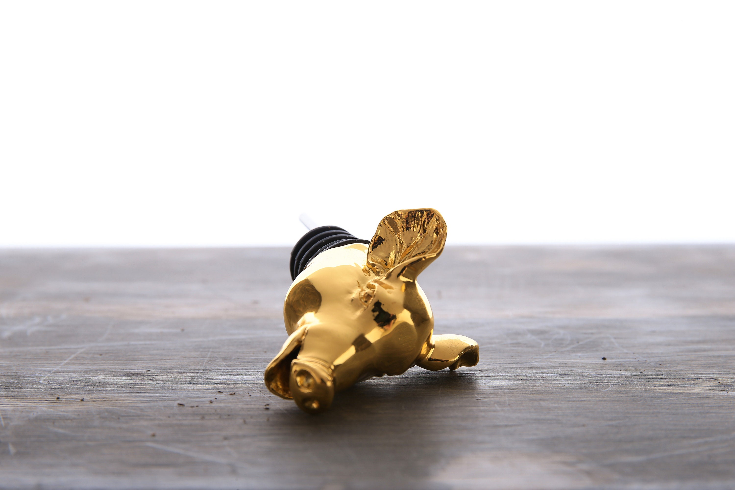 Premium Photo  A gold pig shaped pig with a gold head.