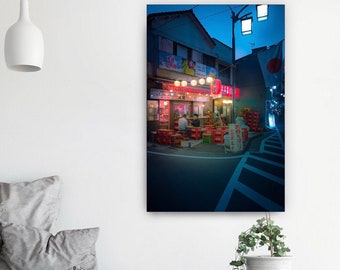 Poster con fotografia di viaggio notturna di Koenji. Izakaya (bar tradizionali giapponesi) per le strade di Tokyo. Decorazione murale giapponese per la casa e l'ufficio.