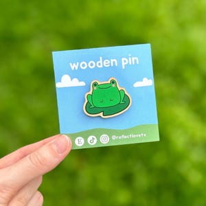Frog Pin, Wooden Froggy Clutch Pin, 1.5 inch Cute Frog Wood Pin, Cute Toad Badge, Froggie, Nature Frog Gift, Kawaii Backpack Pin