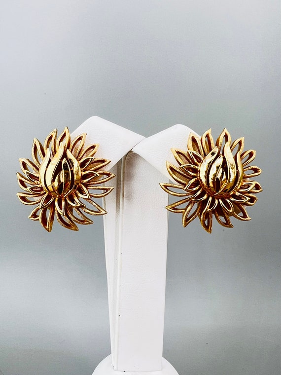 Trifari Flower Earrings Clipon