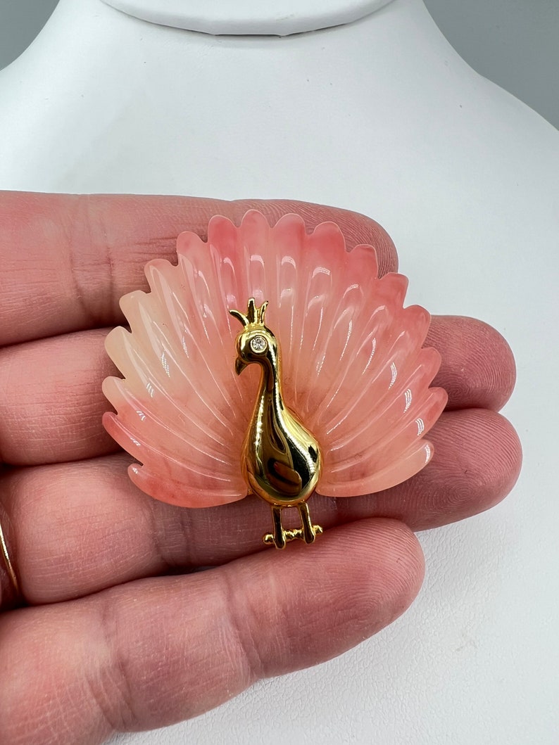 Vintage Lucite Peacock Brooch Pink Unsigned Hattie Carnegie Peach Sherbet image 3