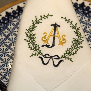 Personalized Monogram Napkins, Embroidered Laurel Napkins, double monogram, Dinner Napkin Set, Large 20 in x 20 in