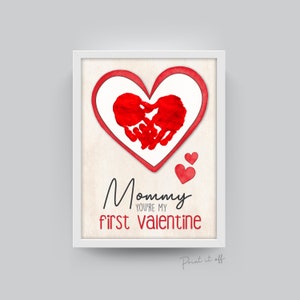Mamá, eres mi primer San Valentín / Corazón con huellas de manos / Feliz día de San Valentín para mamá / Manualidades con tarjetas para hacer tú mismo / Bebés, niños y bebés / Imprime 0396