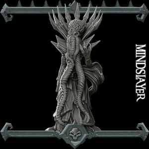 Puede incluir: Una miniatura gris y detallada de un Mindflayer, una criatura de Dungeons & Dragons, con tentáculos y una corona de púas. La miniatura está en posición de pie con los brazos extendidos.