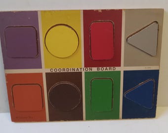 Tablero de rompecabezas de formas de madera vintage – Connor Toy Co – Tablero de coordinación de colores – Juguete educativo preescolar – Juguete educativo retro
