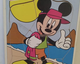 Rompecabezas de Mickey Mouse de Fisher-Price, rompecabezas sensorial y motor para niños.