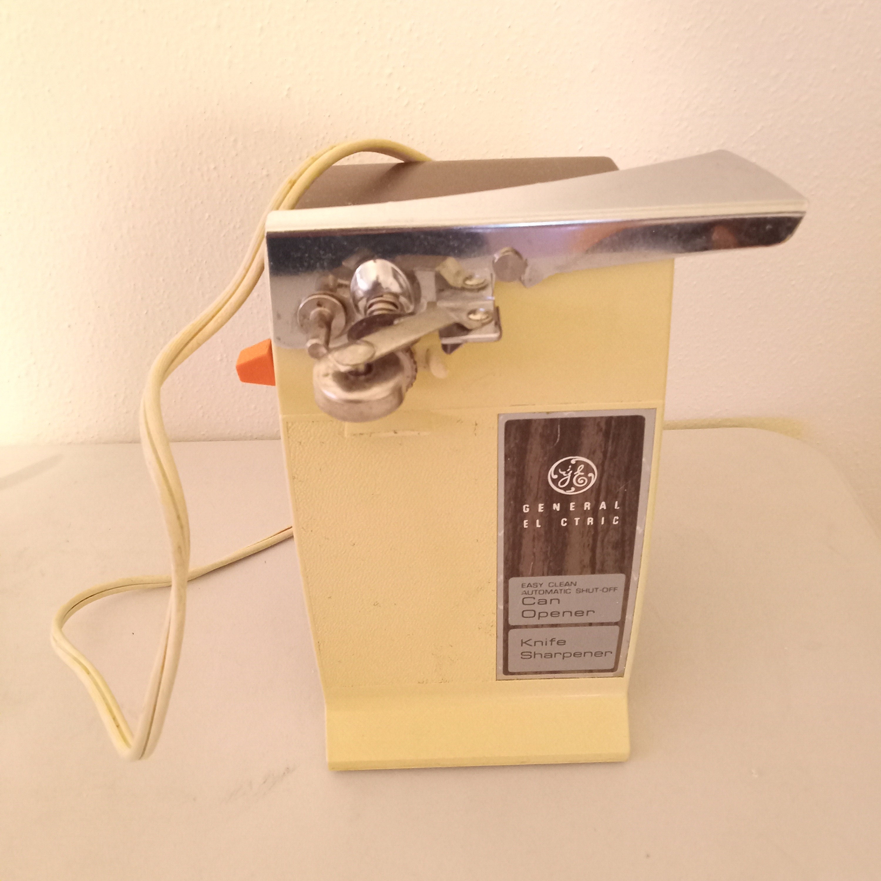 Vintage GE General Electric Easy Clean Can Opener With Knife Sharpener  Harvest Godl 