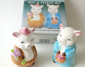 Vintage Ceramic Pig Salt & Pepper Shakers - Farmhouse Kitchen Decor