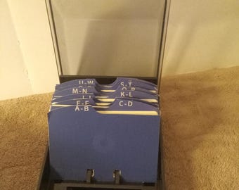 Archivador pequeño tipo roodex vintage para tarjetas de visita, ideal para escritorio u oficina en casa.