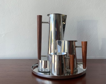 Ron Kusins Set of 5 Modernist Coffee & Tea Set for Pewter Crafters of Cape Cod, Massachusetts 1960s.