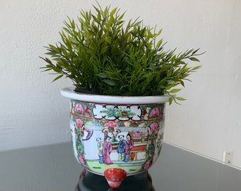 Chinese Famille Rose Medallion Porcelain Tri-Footed Planter/Pot