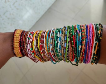 Conjunto africano de 15 pulseras, pulseras de cuentas de semillas de moda, pila de pulseras, pulseras multicolores, regalo para amigos, pulseras unisex, regalos