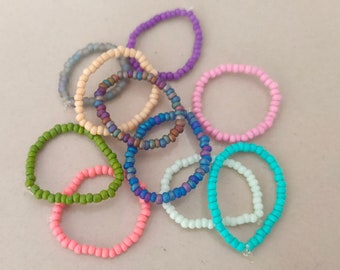 Stretch Perlen Ring, Elastische Perlen Ring, Bunte Perlen Ringe | Vsco | Elastischer Ring | Stapelring, handgefertigter Schmuck, Geschenke
