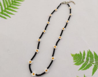 Black and White Daisy Flower Colorful Beaded Choker Necklace, Summer Choker, Flower Chain Bead Necklace, Seed Bead Necklace, Christmas Gifts