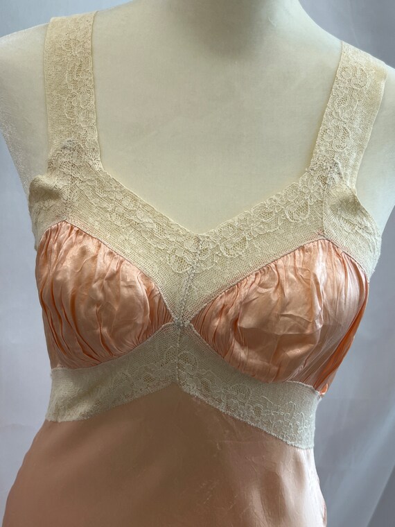 Vintage pink with light beige lace 1930-40's nigh… - image 3