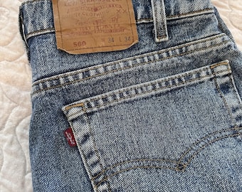 Jeans Levi's 560 vintage anni '90, blu, in denim di cotone, gamba affusolata, vestibilità ampia, taglia uomo 34x34