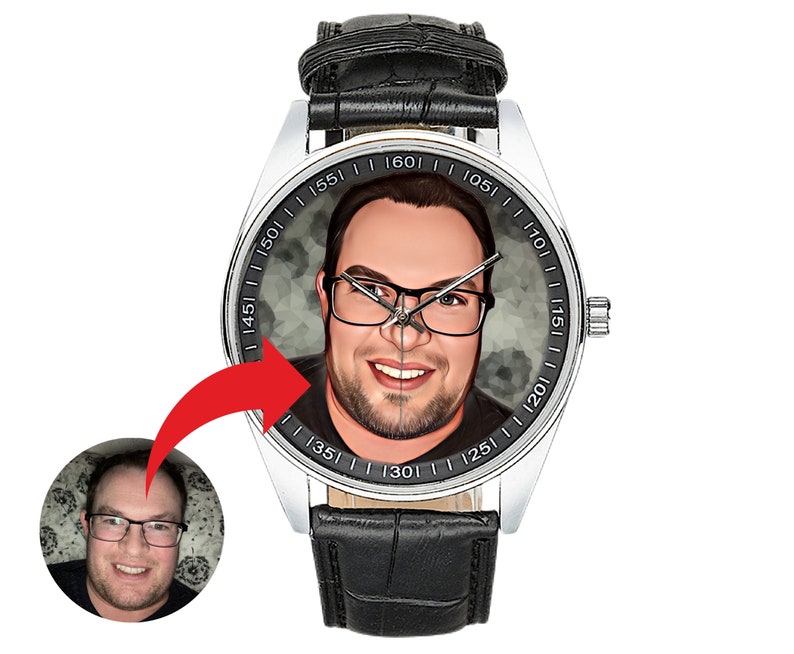 Puede incluir: Un reloj de pulsera de cuero negro con una esfera plateada. La esfera del reloj tiene un retrato de dibujos animados de una persona con gafas. La esfera del reloj tiene n&uacute;meros negros alrededor del borde.