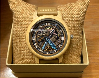 Montre homme, montre dragon, montre bouclier viking, montre-bracelet en bois, cadeaux gravés, épées et dragon, montres pour hommes, montre à chiffre romain